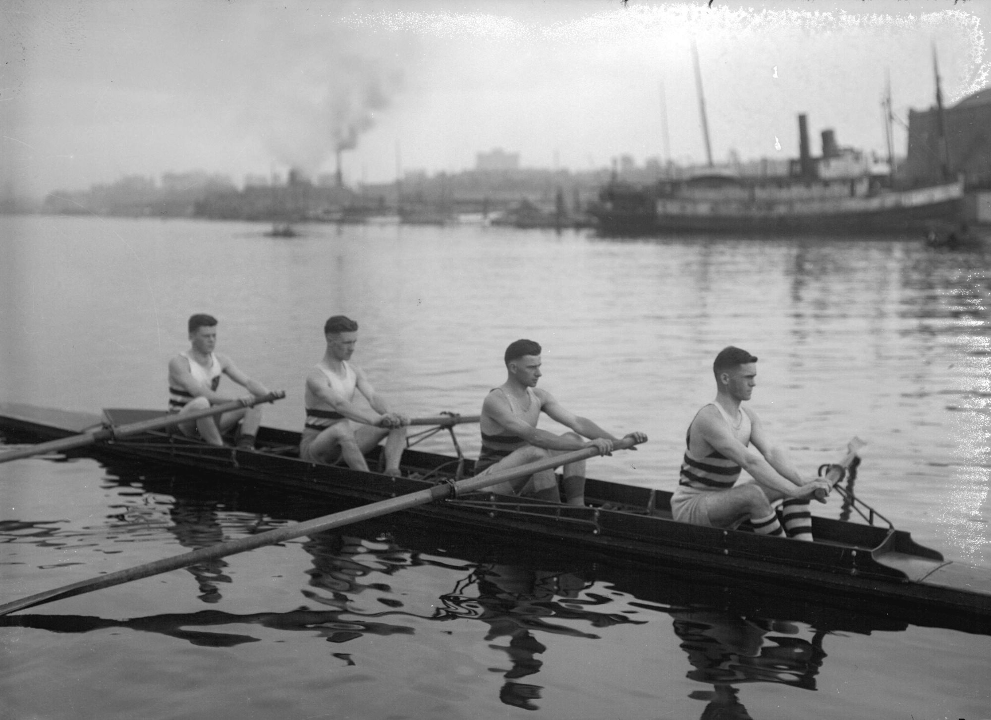 1910s-four-man-crew